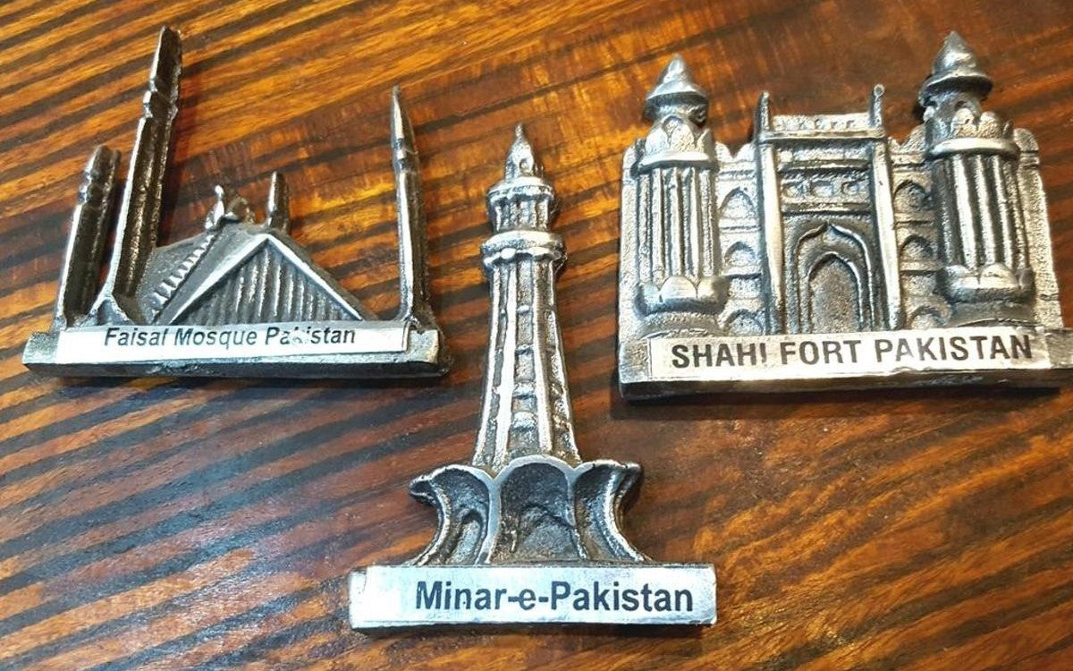 Souvenir & Monuments