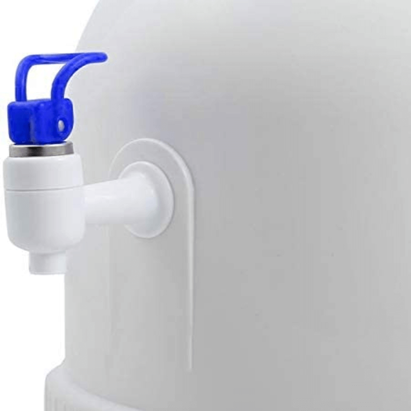 Manual water dispenser