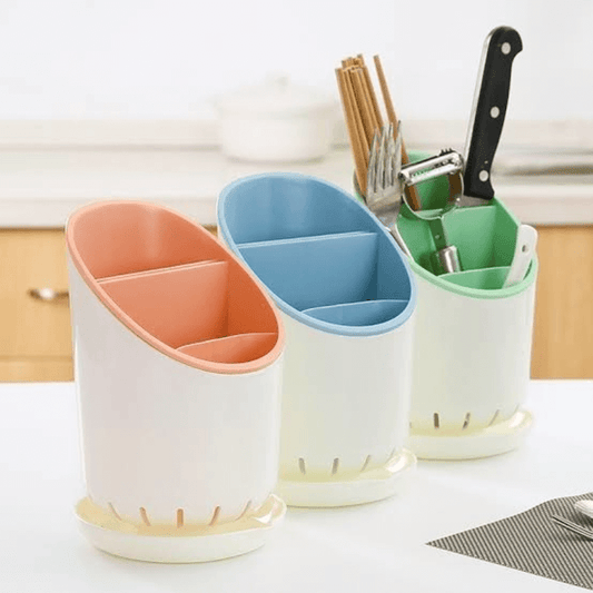 Kitchen utensil holder with drainer