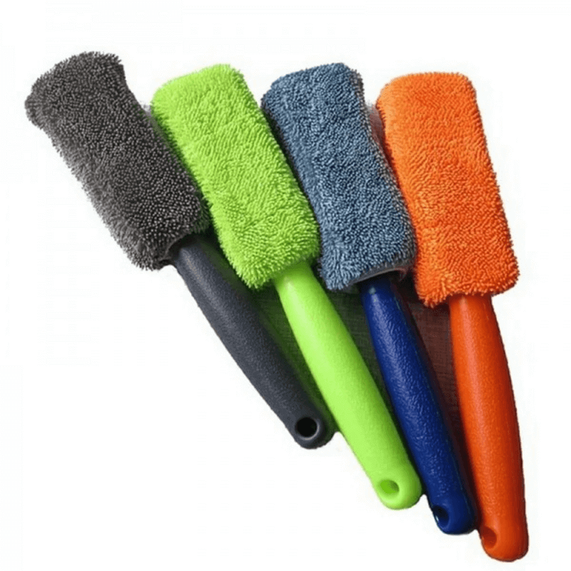 Cleaning brush for car rims