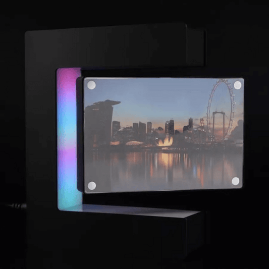 Magnetic floating photo frame