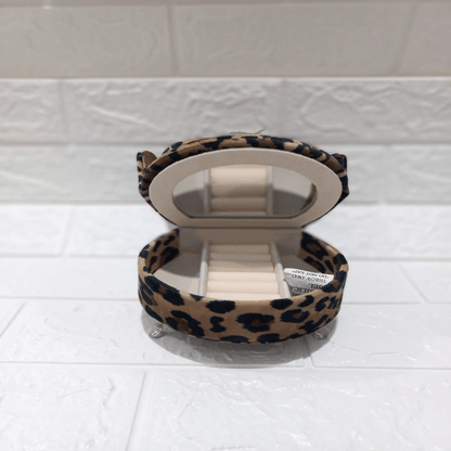 Small sofa-shaped jewelry box